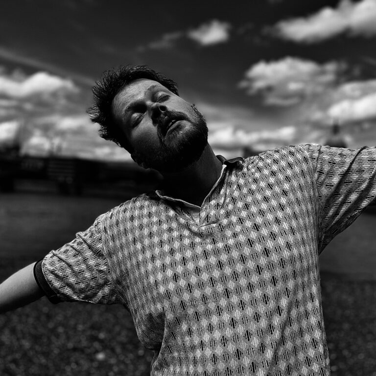 Deep and hypnotic House from Proper Micro NV