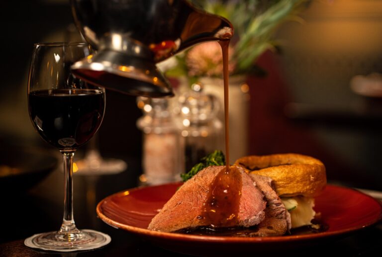 Great food and a vibrant atmosphere with music from top crooner Liam O’Brien at Off The Bone