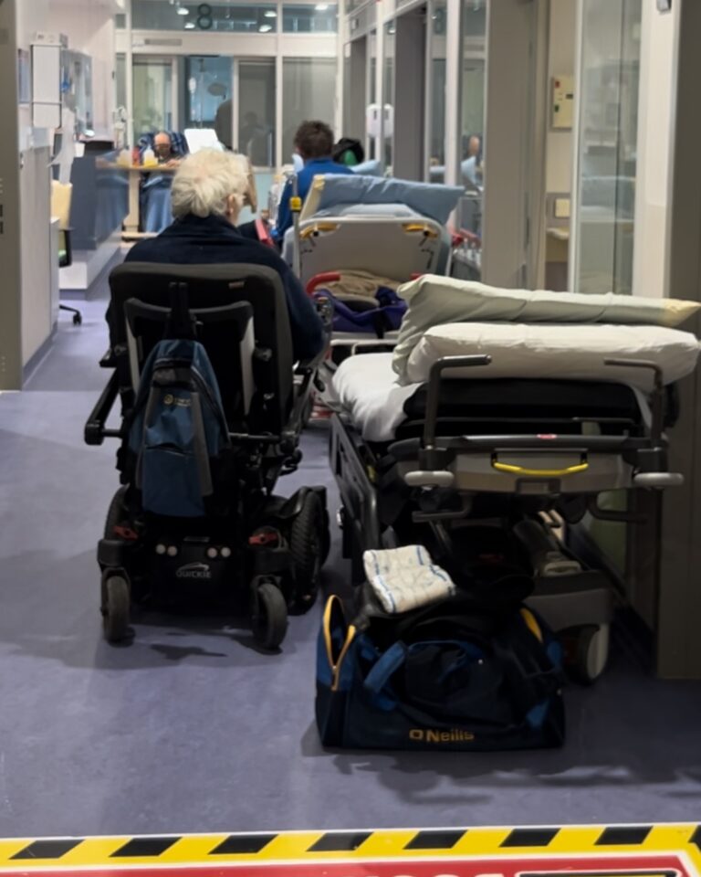 Patients squeezed tight into overcrowded UHL ED as emergency team parachuted in