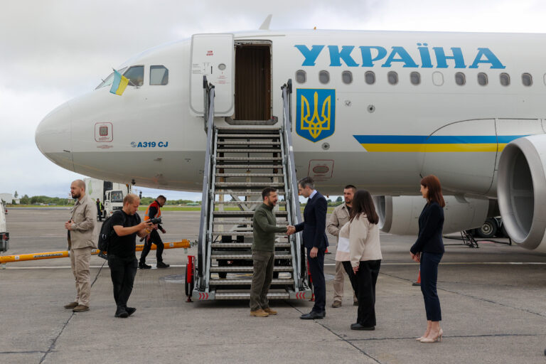 Ukrainians ‘welcome here as long as it takes’, Taoiseach tells Zelenskyy on Shannon stopover