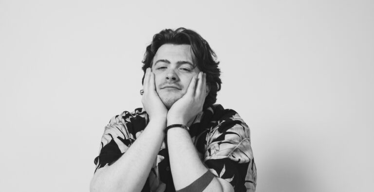 ARREN releases nostalgic new single ‘Dreams We Missed’