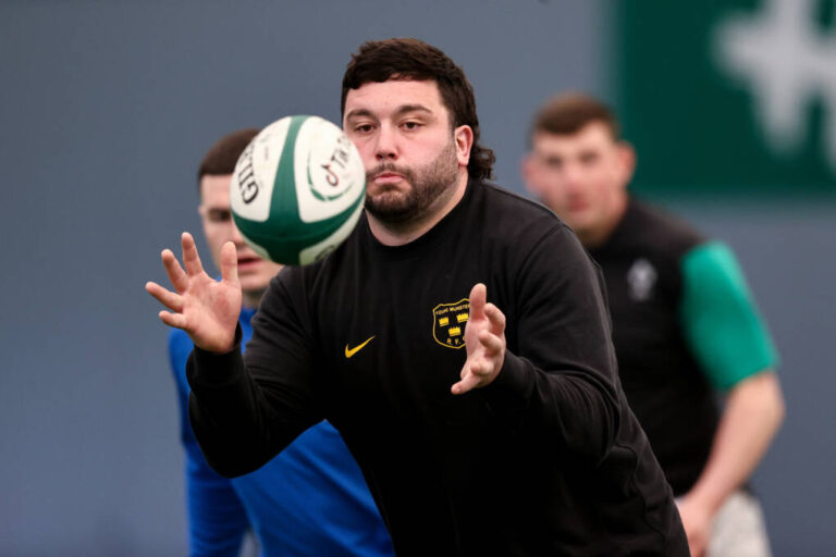 Front-row cover secured by Munster