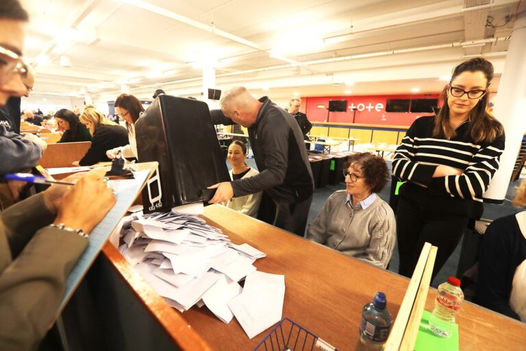 Final tallies give clear prediction of old faces smiling once more