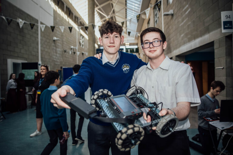 Limerick students use VR to travel to World War One battlefield