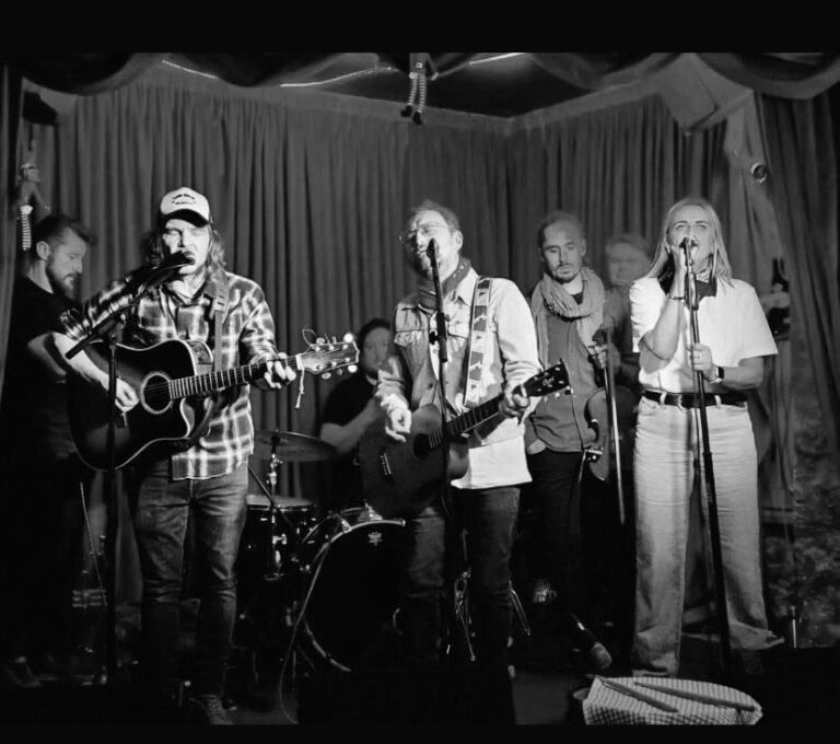 Strong lineup for alt-country, alt-folk, alt-rock outfit Redwood this weekend