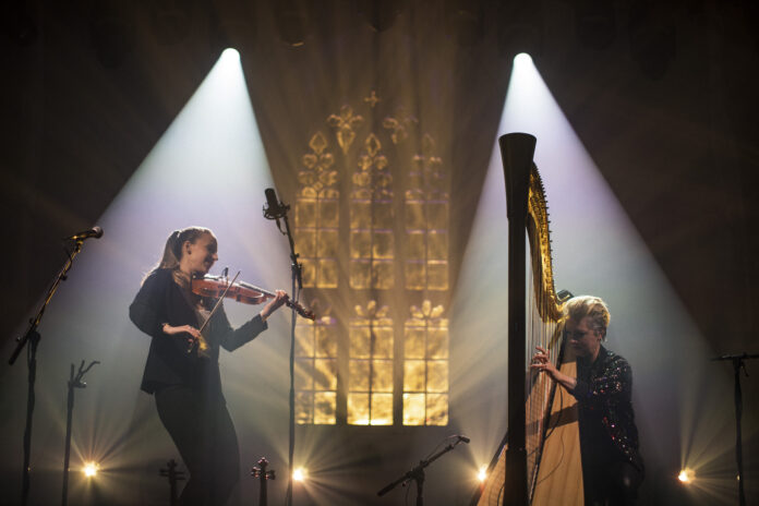 Catrin Finch and Aoife Niģ Bhriain