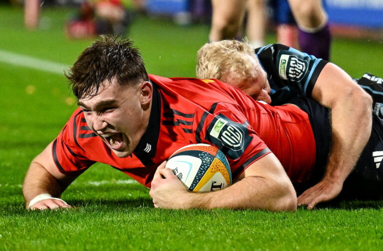 Munster seek to retain unbeaten run in URC