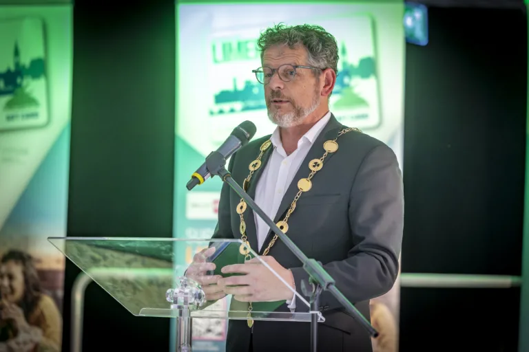 Huge sum donated to Marie Keating Foundation from Mayor’s Charity Dinner