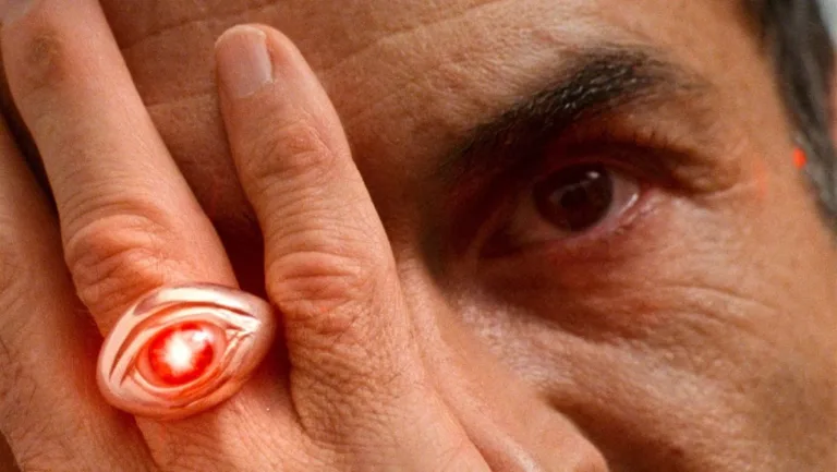 Film Column – Reflection in a Dead Diamond