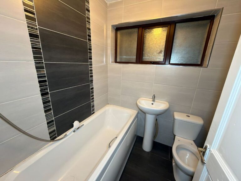 PHOTOS: CAB recoups over €1m selling homes linked to gangsters