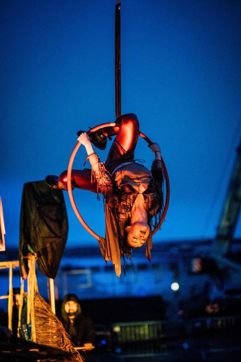 LIMERICK IN PHOTOS: Fidget Feet take to the skies for Riverfest