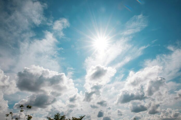 sun hot weather warning charles-chen-hDkEPjvY4lE-unsplash