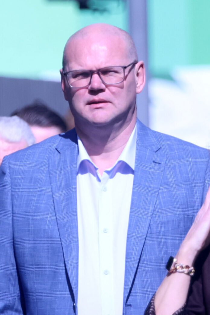 Consultant orthopaedic surgeon, Dr Emmett Cullen 1